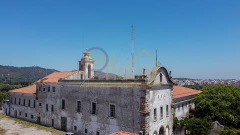 Convento secular para converter em Hotel e Habitação em Setúbal