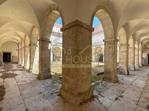 Convento secular para converter em Hotel e Habitação em Setúbal