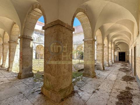 Convento secular para converter em Hotel e Habitação em Setúbal