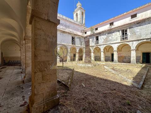 Convento secular para converter em Hotel e Habitação em Setúbal