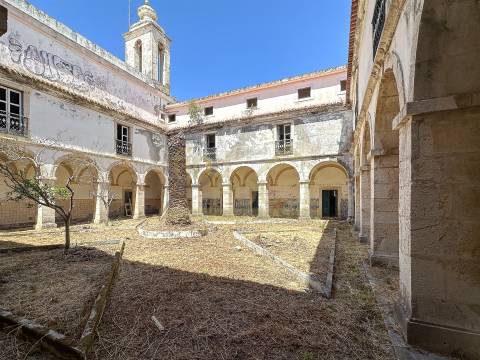 Convento secular para converter em Hotel e Habitação em Setúbal