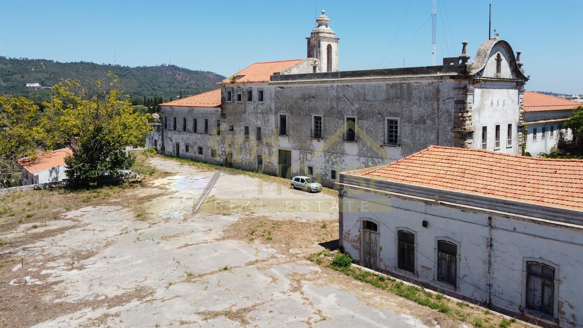 Convento secular para converter em Hotel e Habitação em Setúbal