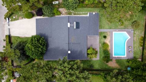 Moradia T4 de Luxo Totalmente Remodelada na Herdade da Aroeira | Piscina & Golfe