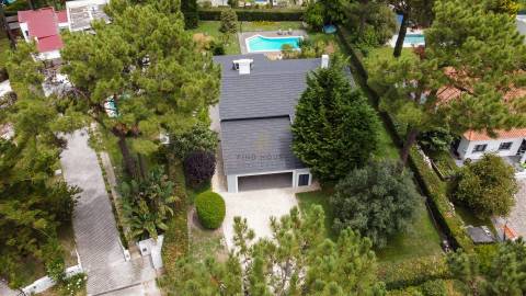 Moradia T4 de Luxo Totalmente Remodelada na Herdade da Aroeira | Piscina & Golfe