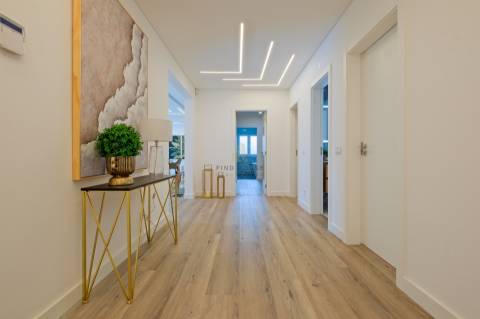 Moradia T4 de Luxo Totalmente Remodelada na Herdade da Aroeira | Piscina & Golfe