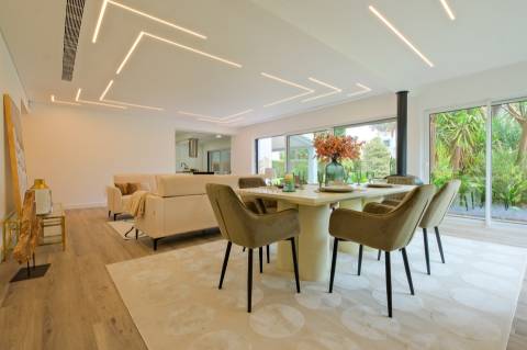 Moradia T4 de Luxo Totalmente Remodelada na Herdade da Aroeira | Piscina & Golfe