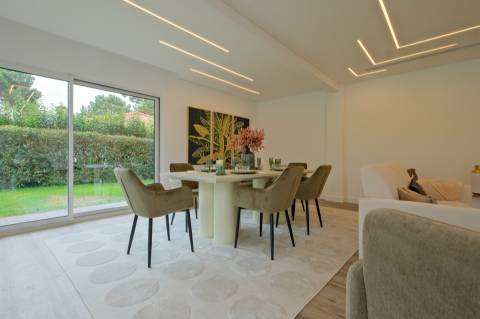 Moradia T4 de Luxo Totalmente Remodelada na Herdade da Aroeira | Piscina & Golfe