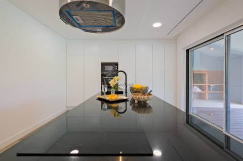 Moradia T4 de Luxo Totalmente Remodelada na Herdade da Aroeira | Piscina & Golfe