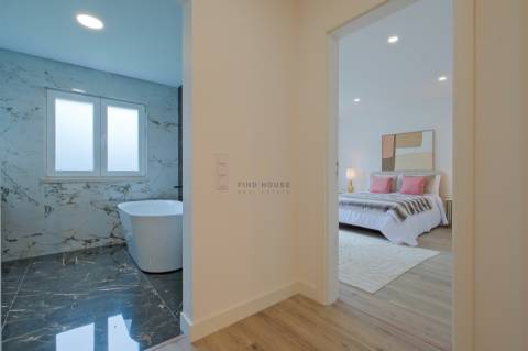Moradia T4 de Luxo Totalmente Remodelada na Herdade da Aroeira | Piscina & Golfe
