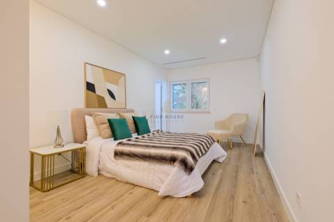 Moradia T4 de Luxo Totalmente Remodelada na Herdade da Aroeira | Piscina & Golfe
