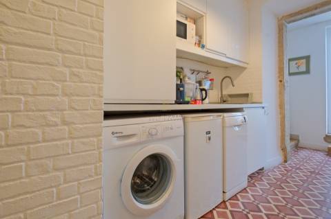 Apartamento T2 com licença para A.L. no centro de Lisboa