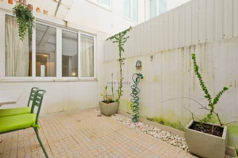 Apartamento T2 com licença para A.L. no centro de Lisboa