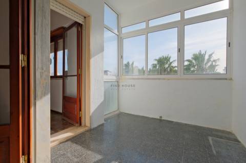 Apartamento T2 na zona da Figueirinha em Oeiras