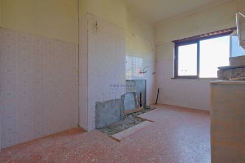 Apartamento T2 na zona da Figueirinha em Oeiras