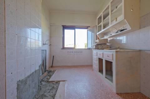 Apartamento T2 na zona da Figueirinha em Oeiras