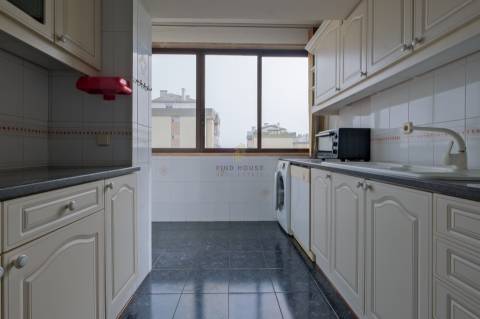 Apartamento T2 com vista mar na figueirinha, Oeiras