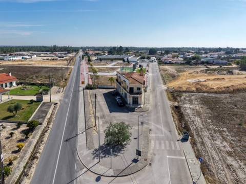 Apartamento T4 com amplo logradouro em Foros de Salvaterra, Salvaterra de Magos