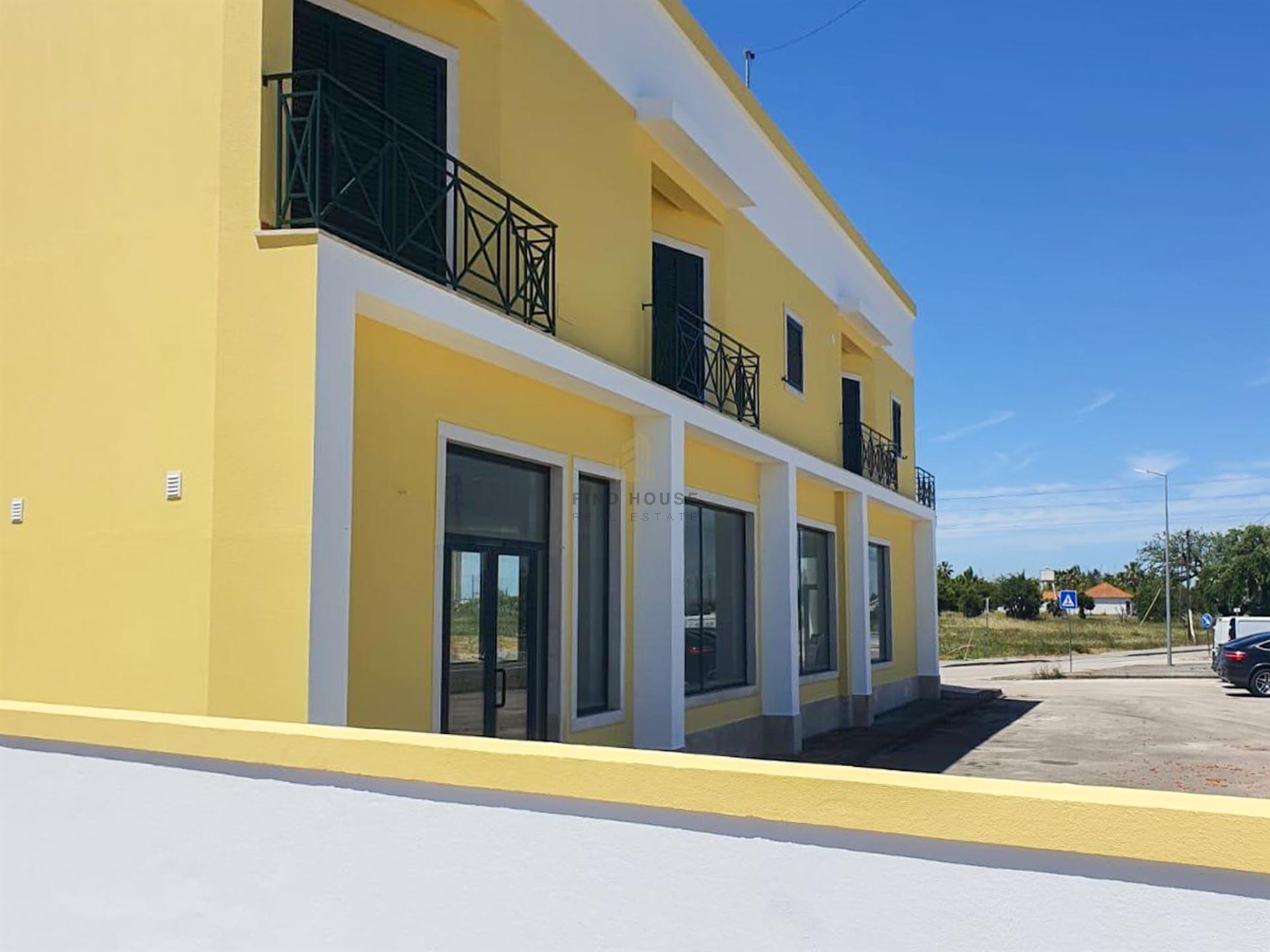 Apartamento T4 com amplo logradouro em Foros de Salvaterra, Salvaterra de Magos