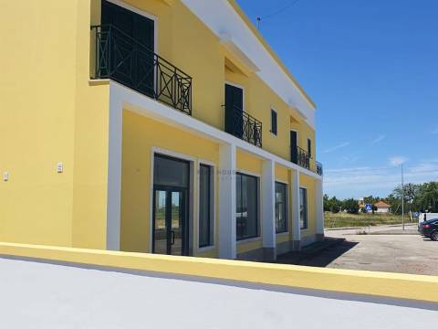 Apartamento T4 com amplo logradouro em Foros de Salvaterra, Salvaterra de Magos