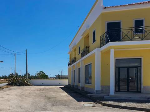 Apartamento T4 com amplo logradouro em Foros de Salvaterra, Salvaterra de Magos