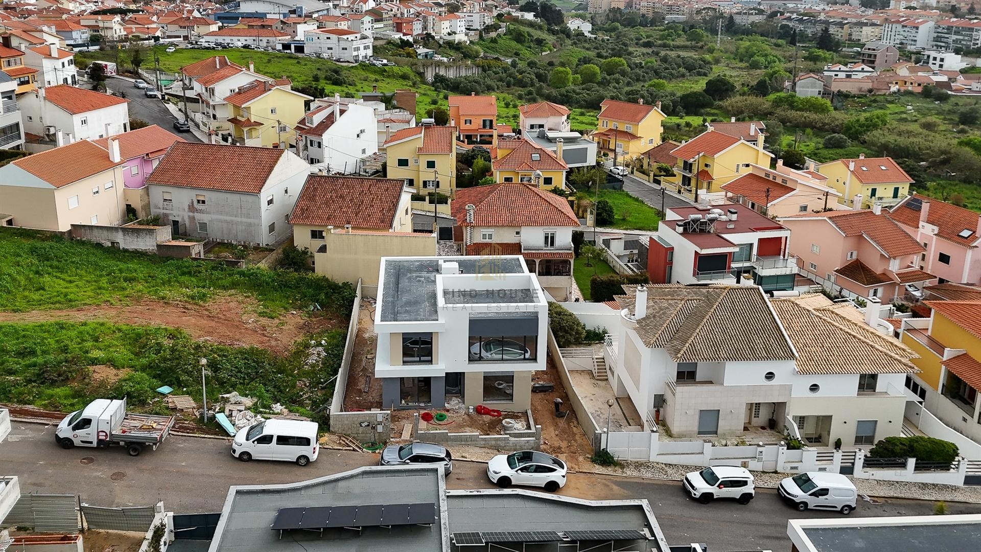 Moradia Isolada T5 com piscina e jardim no Arneiro