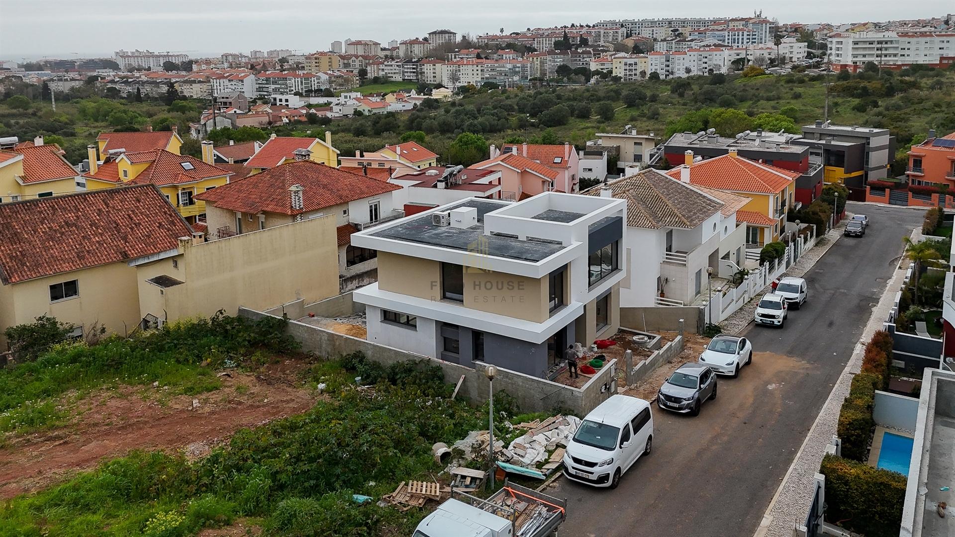 Moradia Isolada T5 com piscina e jardim no Arneiro