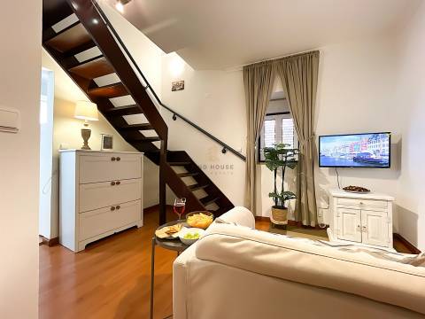 Apartamento T3 Duplex totalmente remodelado na zona histórica da Ajuda, Lisboa