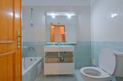 Apartamento T2 com terraço, lugar de garagem e arrecadação em Vale de Mourão, Agualva-Cacém