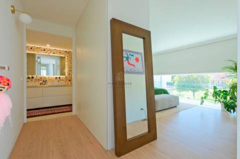 Vende-se Moradia T4 de luxo, com piscina, no exclusivo condomínio “Vale Utopia” em Carnaxide