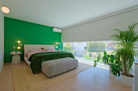 Vende-se Moradia T4 de luxo, com piscina, no exclusivo condomínio “Vale Utopia” em Carnaxide