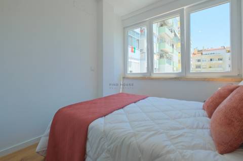 Apartamento T3, com 3 casas de banho, totalmente remodelado, em Benfica