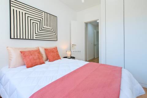 Apartamento T3, com 3 casas de banho, totalmente remodelado, em Benfica