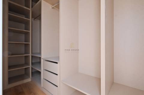Apartamento T3 Totalmente Remodelado em Penha de França, Lisboa