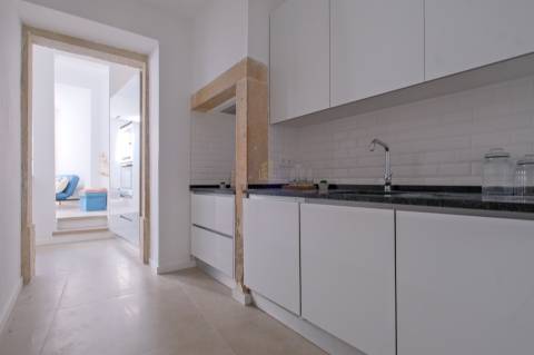 Apartamento T3 Totalmente Remodelado em Penha de França, Lisboa
