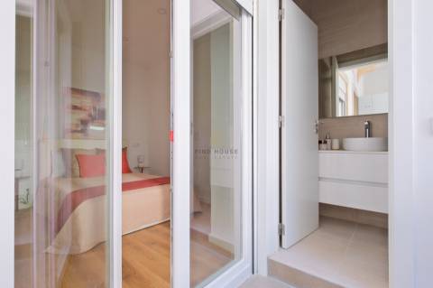 Apartamento T3 Totalmente Remodelado em Penha de França, Lisboa