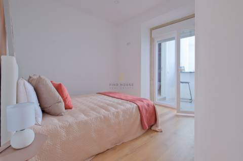 Apartamento T3 Totalmente Remodelado em Penha de França, Lisboa