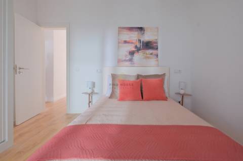 Apartamento T3 Totalmente Remodelado em Penha de França, Lisboa