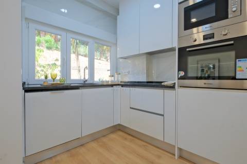 Apartamento T2 totalmente remodelado, com arrecadação, em Benfica