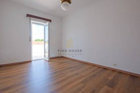 Apartamento T3 Duplex, com acesso a amplo Sótão com 69.60m2 em Vila Viçosa