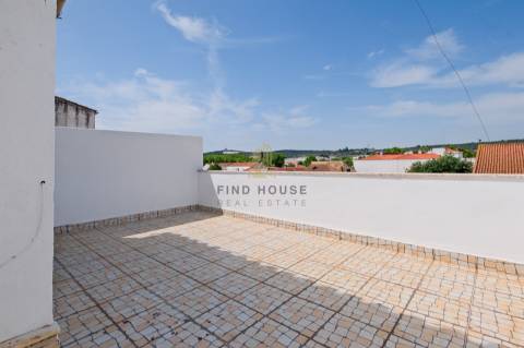 Apartamento T3 Duplex, com acesso a amplo Sótão com 69.60m2 em Vila Viçosa