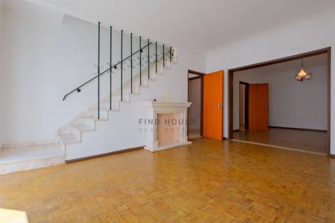 Apartamento T3 Duplex, com acesso a amplo Sótão com 69.60m2 em Vila Viçosa