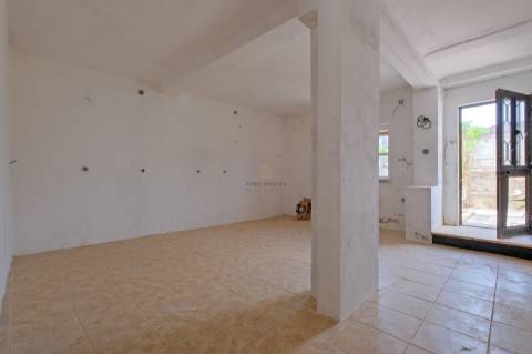 Moradia T4 para remodelação no centro de Vila Viçosa