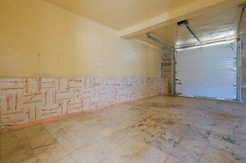 Moradia T4 para remodelação no centro de Vila Viçosa