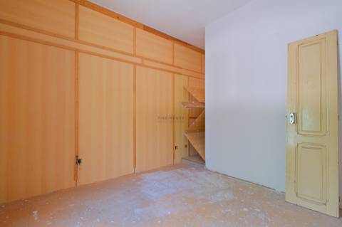 Moradia T4 para remodelação no centro de Vila Viçosa