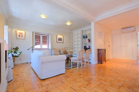 Arrenda-se Apartamento T3 totalmente mobilado na Avenida de Roma, Lisboa