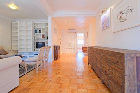 Arrenda-se Apartamento T3 totalmente mobilado na Avenida de Roma, Lisboa