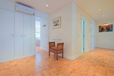 Arrenda-se Apartamento T3 totalmente mobilado na Avenida de Roma, Lisboa