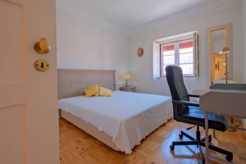 Arrenda-se Apartamento T3 totalmente mobilado na Avenida de Roma, Lisboa
