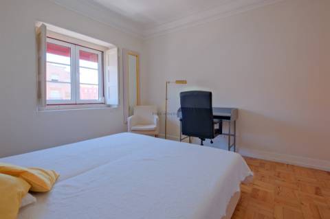 Arrenda-se Apartamento T3 totalmente mobilado na Avenida de Roma, Lisboa