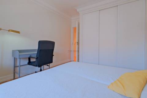 Arrenda-se Apartamento T3 totalmente mobilado na Avenida de Roma, Lisboa